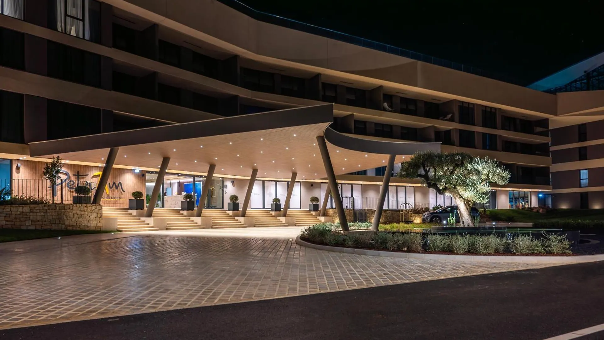 公寓式酒店 Petram Resort & Residences 萨武德里亚